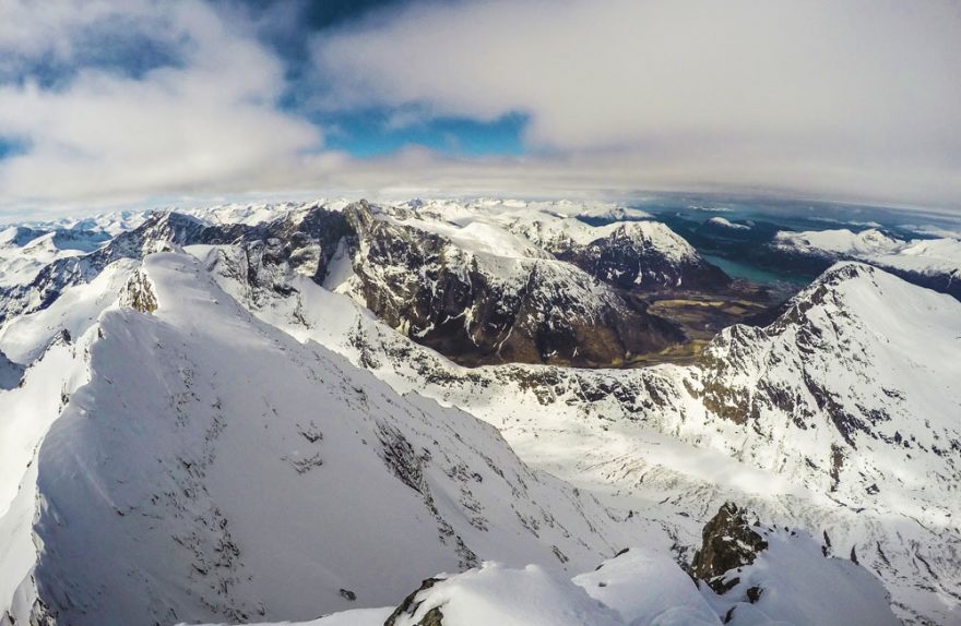 Romsdalské panorama za odměnu z vrcholu Venjetindu