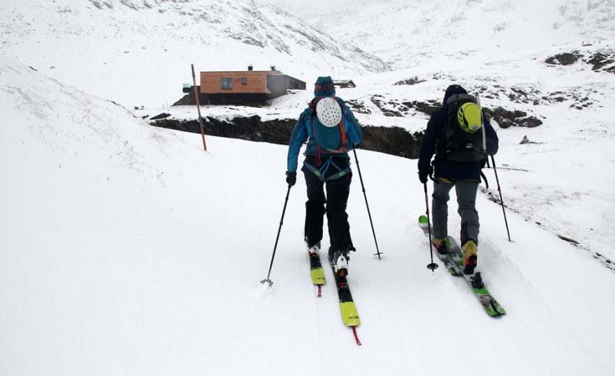 Přicházíme k chatě Schönwieshütte (2266 m) 