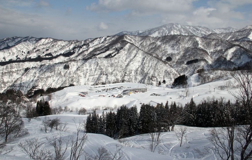 Výhled na dolní části Charmant Hiuchi z volných terénů