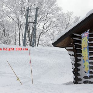 V první polovině února bylo ve středisku Charmant Hiuchi téměř 400 cm sněhu!
