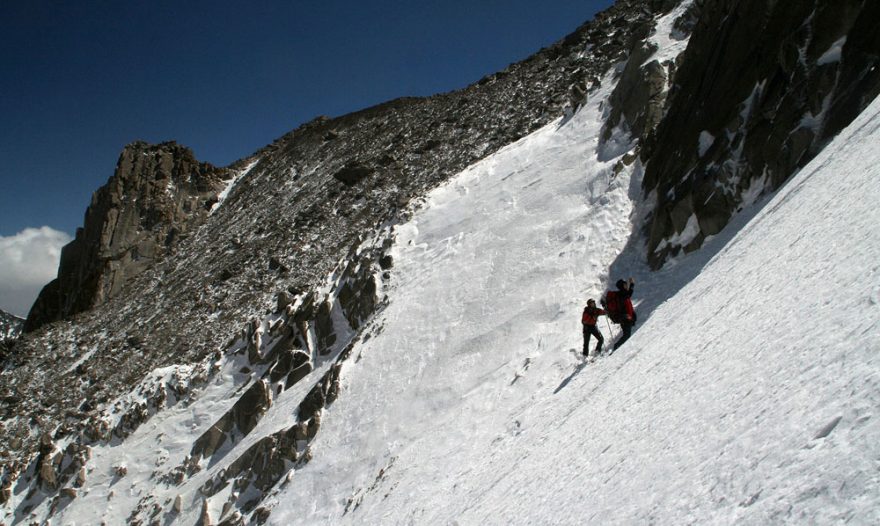 Svahy na Takht-e-Soleiman (4659 m)