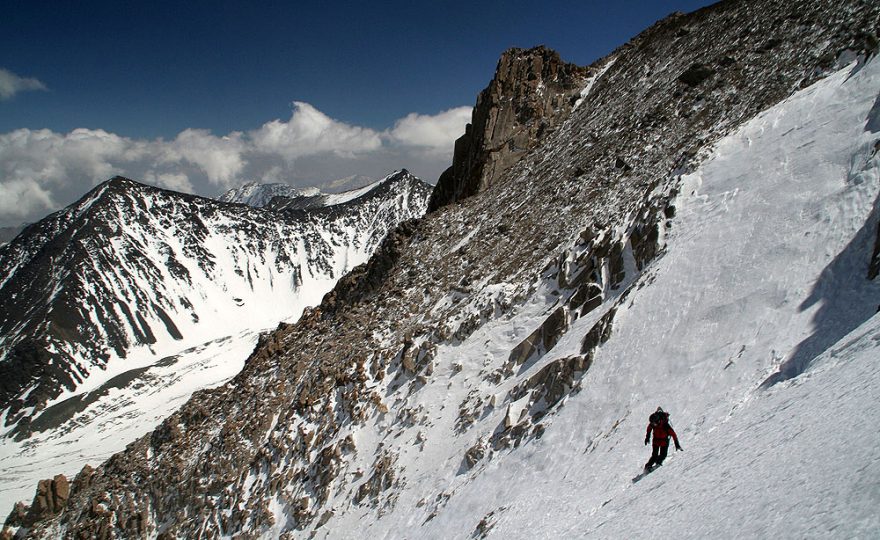 Na snowboardu z Takht-e-Soleiman (4659 m)