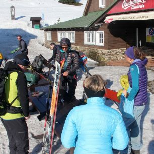 Příprava na orientační odpolední program - všude lyže SkiTrab