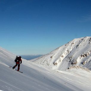 Na snowboardu z Titova vrvu - v pozadí Bakardan