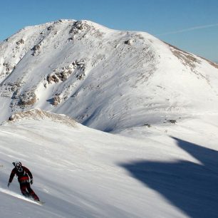 Na snowboardu z Titova vrvu - v pozadí Bakardan