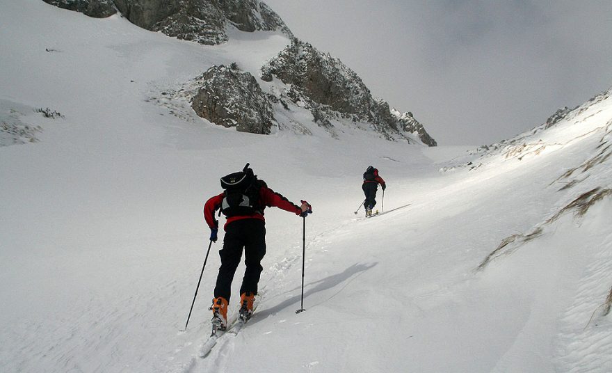 Stoupání zářezem pod Karleckem (1768 m)