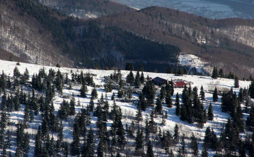 Na Chatě pod Chlebom se na terase asi opalovalo ve velkém