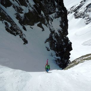 Při skialpinismu jsou často dokonalé přírodní scenérie, které si člověk vychutná hlavně při výstupu