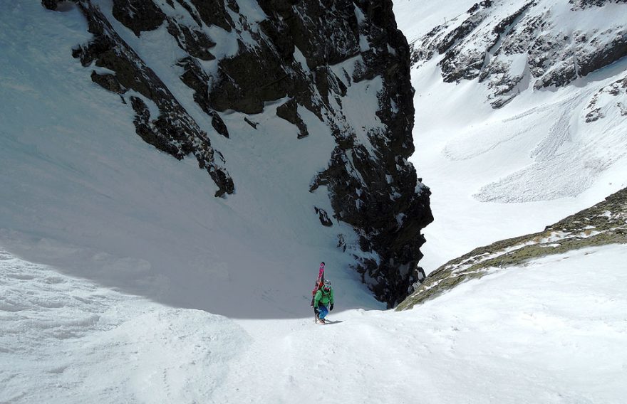 Při skialpinismu jsou často dokonalé přírodní scenérie, které si člověk vychutná hlavně při výstupu