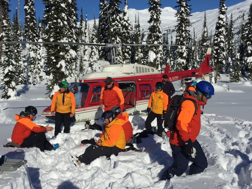 Obědová přestávka při heliski s CMH