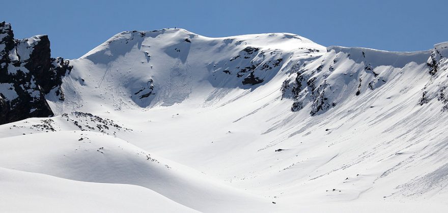 Eisskögel v celé své kráse s řadou samovolných splazů a lavinek