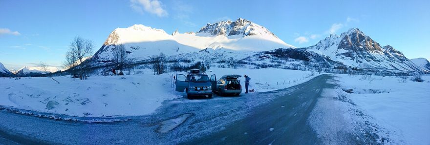 Sunnmøre - ranní kopce nad chatou Standalhytta