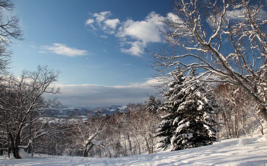 Z lyžařského střediska Niseko se najede na silnici číslo 66 a po ní se dojede na křižovatku se silnicí 97. Na křižovatce se odbočí doleva a po asi kilometru se dojede k místu, kde je možné zaparkovat. Z výšky necelých 300 metrů nad mořem je pohled na jižn