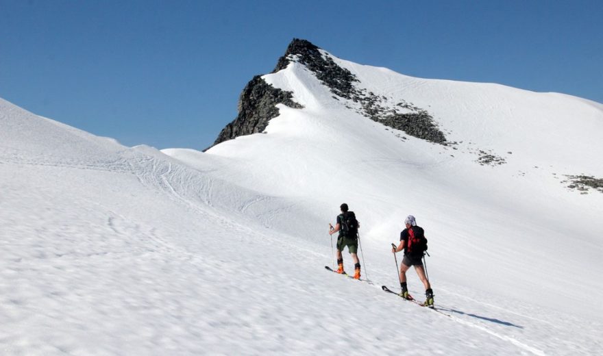 Před námi je Trolltinden (1347m) 