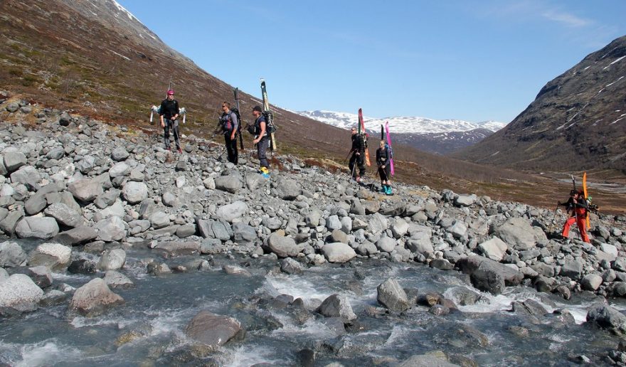 Směr Veslfjelltinden (2157 m) - na začátku musíme kousek pěšky