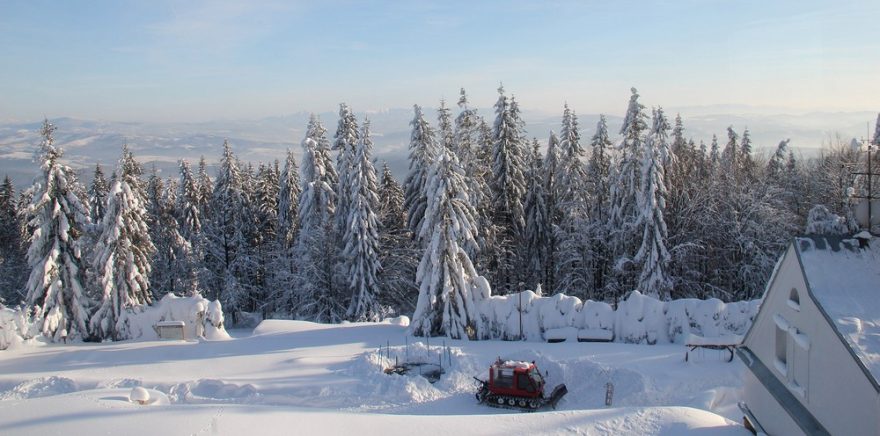 Výhled z rozhledny na Slovensko