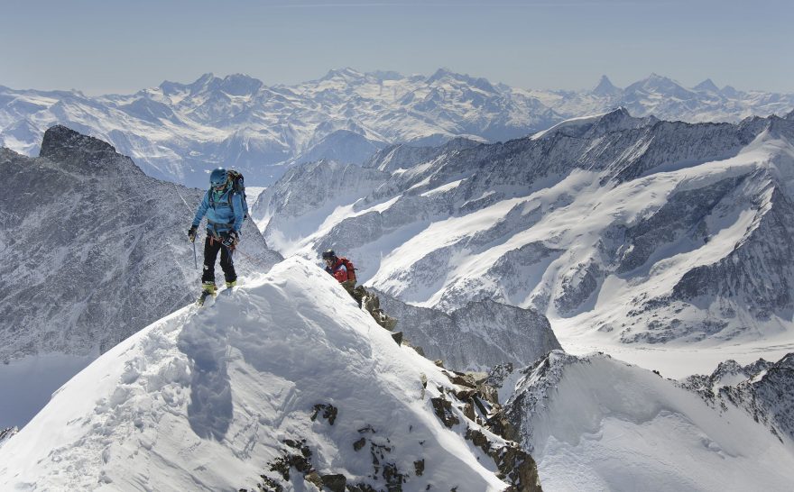 Lyže zůstaly pod vrcholem - Gross Grünhorn, Bernské Alpy