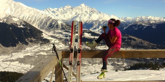 GIRLS ON SKIS Klára Rampírová: Začínala jsem na dlouhých rovných lyžích a ve šňerovacích skeletech