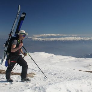 Na vrchol Bakardanu (2704 m) zbývá už jenom kousek