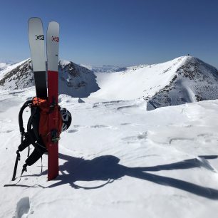 S batohem Vaude a lyžemi G3 FINDr 102 na Bakardanu