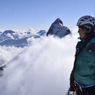 Výstup na Dent d'Herens (4171 m) z Rifugio Aosta - s výhledem na majestátní Matterhorn