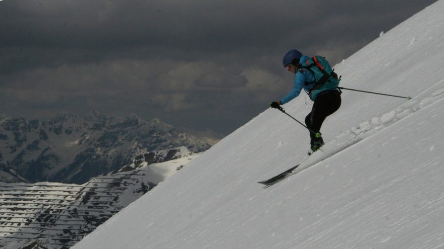 Sjezd z Kleiner Kasereru na lyžích DOWN