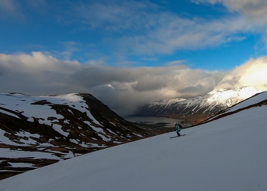 Sjezd nad fjordem Siglufjördur