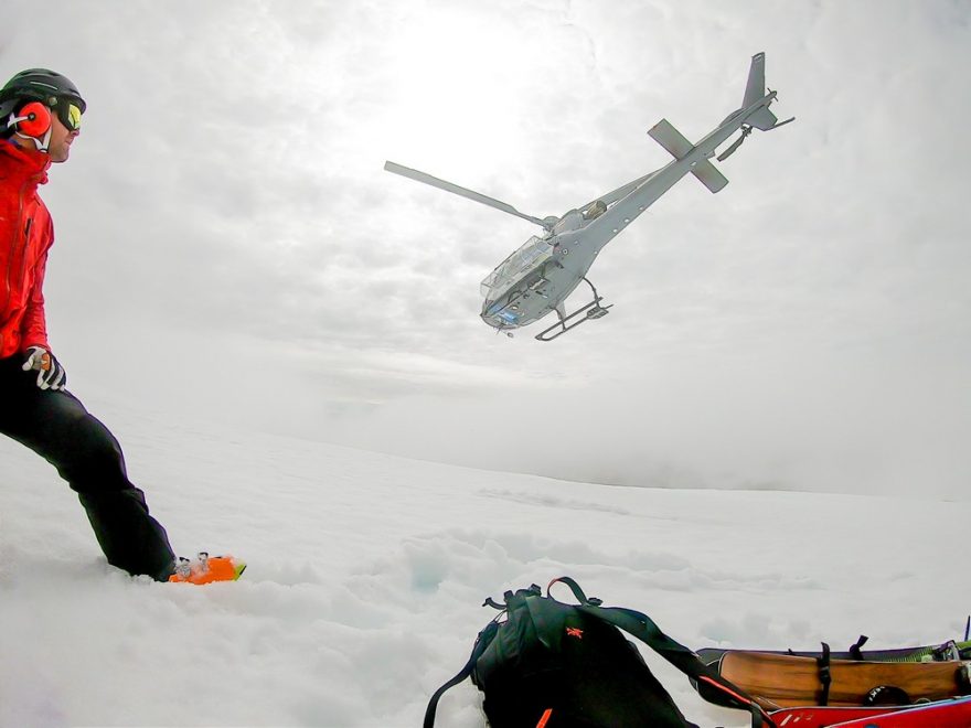 Ještì zamávat helikoptéře předtím, než utichne hluk motoru