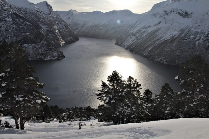 Výhled na slavný Geirangerfjord